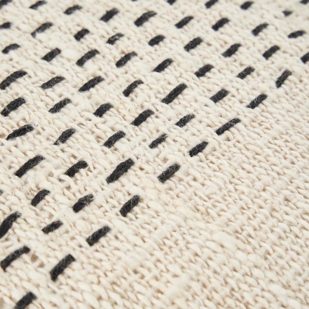 The Misty Kussenhoes - Natuurlijk Zwart